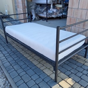 łóżko metalowe czarne 90/200 cm z materacem wygodne łóżka (1)